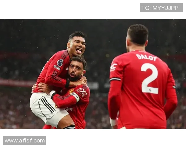 欧冠激战：AC米兰逆转曼联帽子戏法引发争议判罚全场沸腾