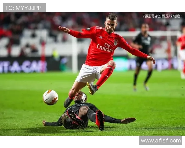 足总杯精彩对决本菲卡大胜巴黎圣日耳曼红牌事件引发全场热议