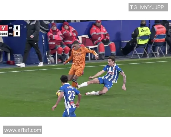 友谊赛精彩对决那不勒斯与皇马战成平局逆转瞬间引发全场热烈反响