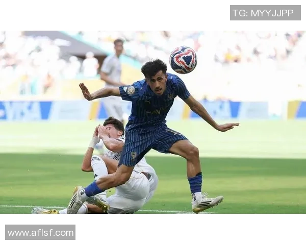 德甲赛场惊现冷门皇马狂胜那不勒斯引发全场热议